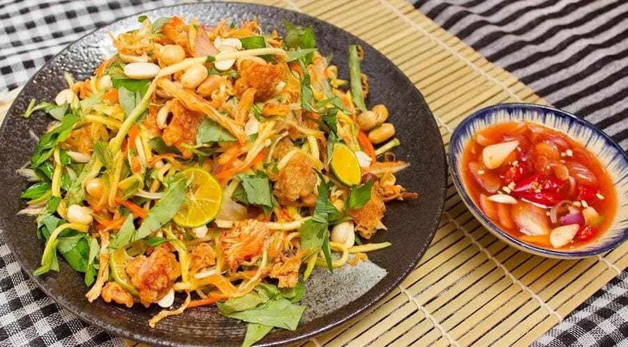 Du lịch Măng Đen hãy thưởng thức món Nộm gà măng khô